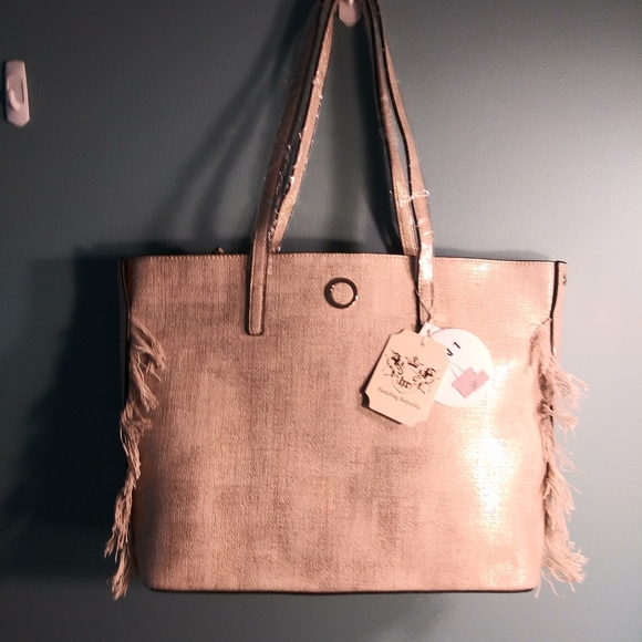 handbag republic Handbags - Gold and beige handbag